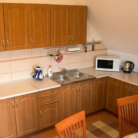 Sesil Apartment Pusztavam
